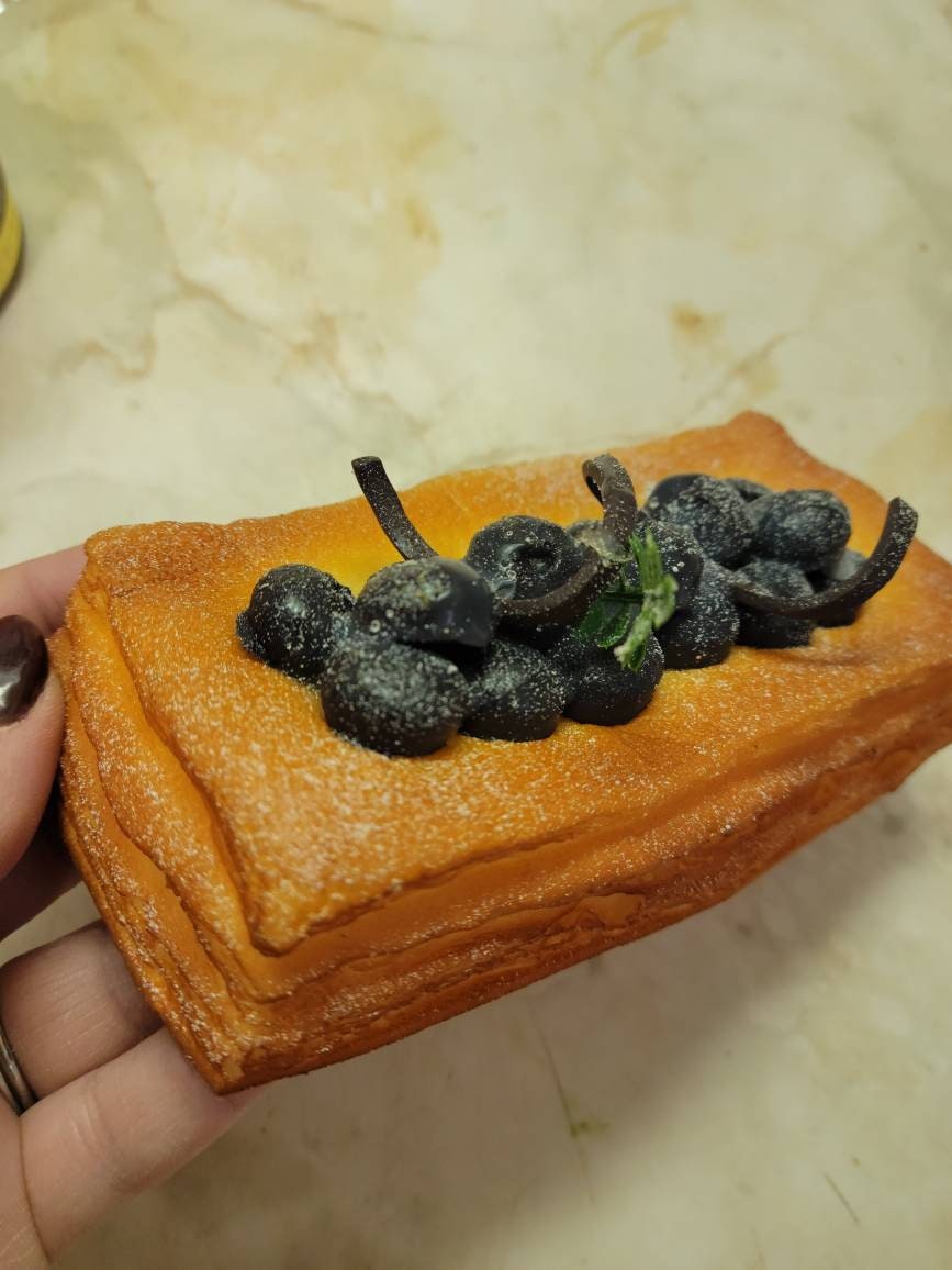 Zero calorie faux blueberry pastry