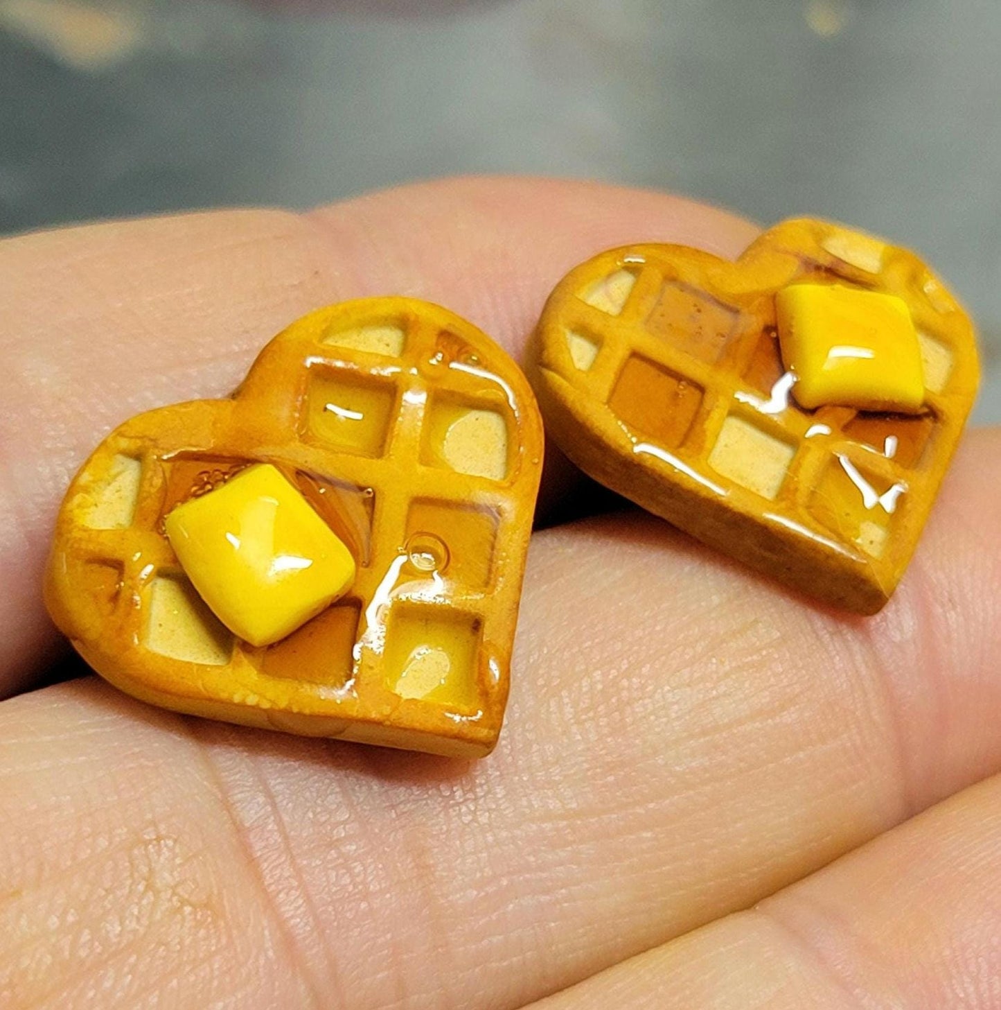 Heart shaped waffle stud earrings