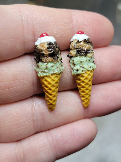 Customizable double scoop stud earrings