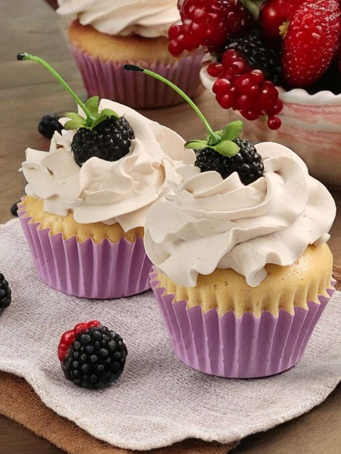 Zero Calorie faux blackberry cupcake (1)