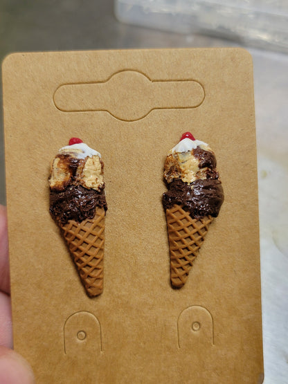 Customizable double scoop stud earrings