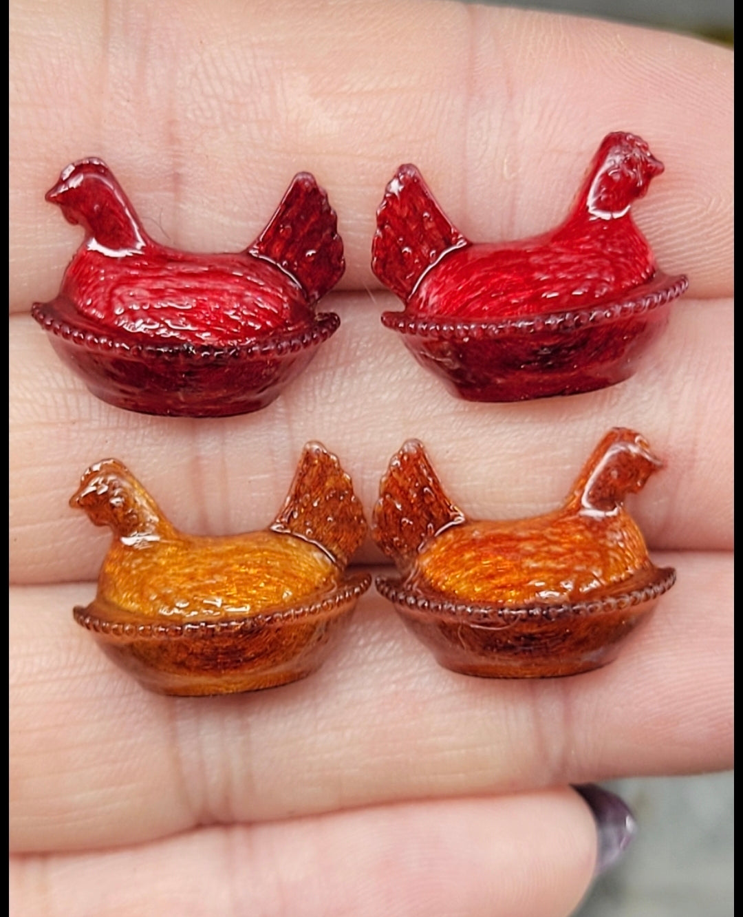 Hen on a nest earrings : stud or dangle