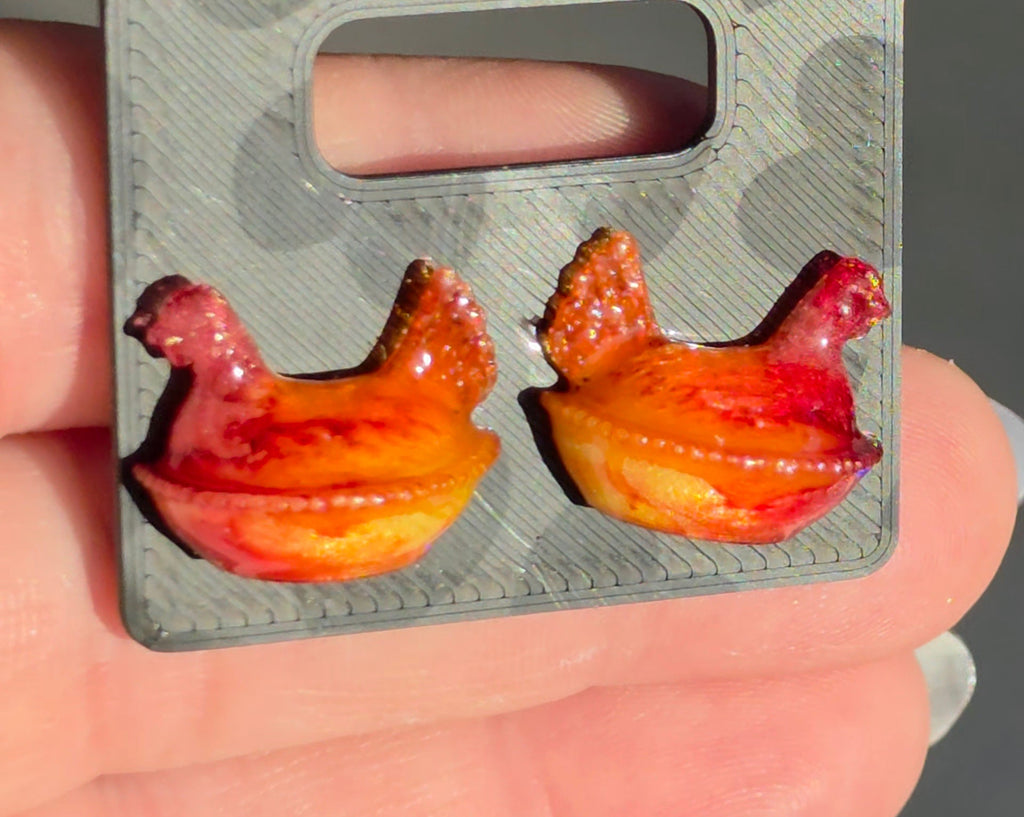 Hen on a nest earrings : stud or dangle